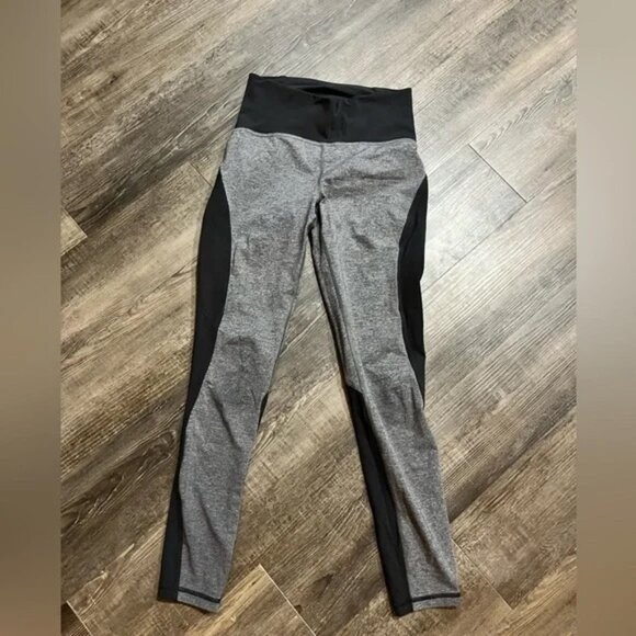 lululemon athletica Pants - FLASH SALE! 🖤 Rare Gray/Black Lululemon Leggings!